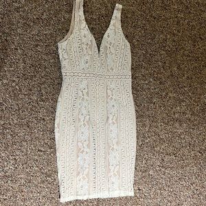 Selfie Leslie lace white & cream dress